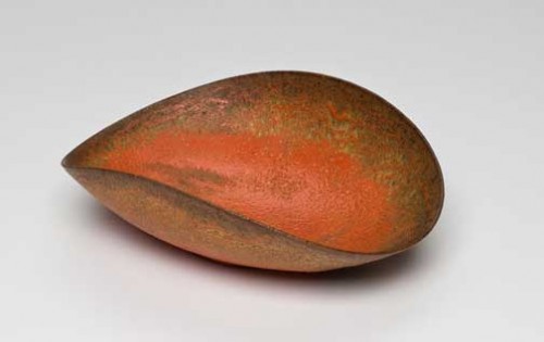 Untitled Oval Bowl, c. 1940 Ceramic with Pompeian glaze; 3.75 x 5 x 1.5 inches; Collection of Carol and Seymour Haber Photo Dan Kvitka